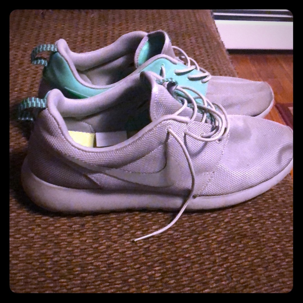 Nike roshes gray and green